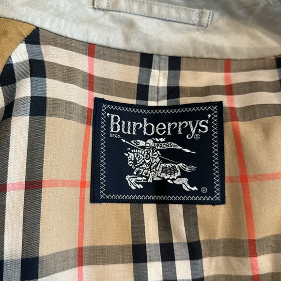 Authentic Burberry trench coat with belt - Picture 10 of 12